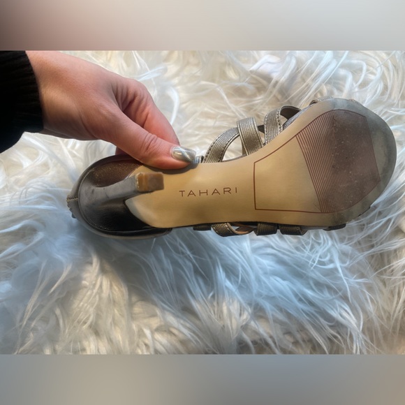 Tahari elastic strapped beige high heels size 8 - Picture 2 of 6